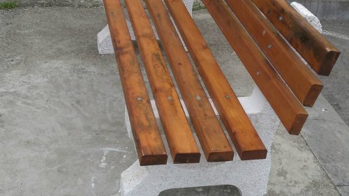 Звеното за спешни ремонти работи активно – сега монтира 60 пейки, поискани от бургазлии - E-Burgas.com