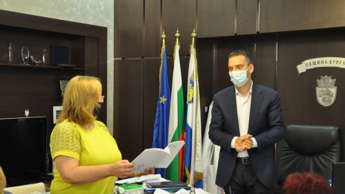 Подписаха новите колективни трудови договори в сферата на образованието и на общинското здравеопазване - E-Burgas.com
