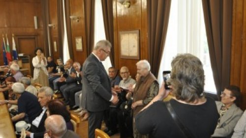 Връчиха медали за заслуги на ветерани от Втората Световна война - E-Burgas.com