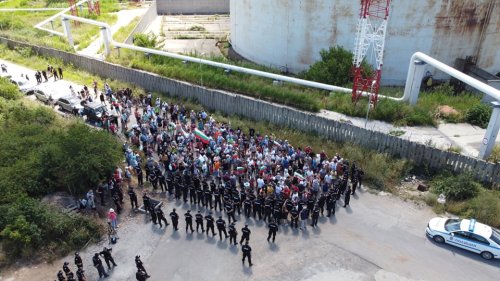 Напрежението расте! Само 100 метра делят симпатизантите на ДПС от протестиращите (видео) - E-Burgas.com