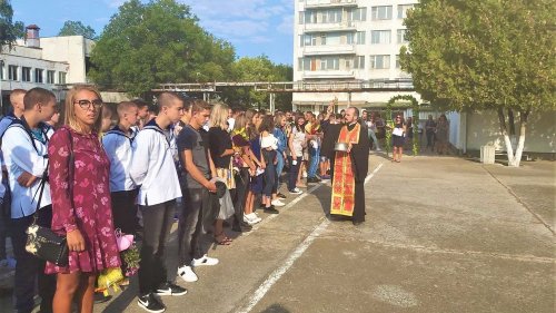 Надежда за Морското: 70 осмокласници прекрачиха прага на емблематичното школо (Снимки) - E-Burgas.com