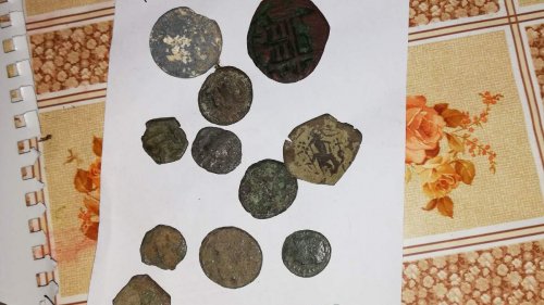 Заловиха иманяри с близо 170 монети от различни епохи в Поморийско (снимки) - E-Burgas.com
