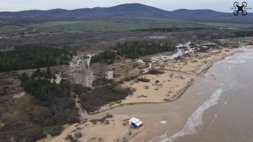 Водата потопи бунгала и каравани в няколко къмпинга на юг от Бургас (снимки)  - E-Burgas.com