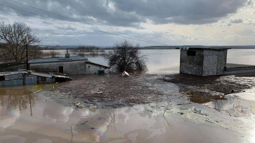 Ситуацията в Димчево се влошава: Нивото на водата продължава да се вдига, къщите са застрашени (Снимки) - E-Burgas.com
