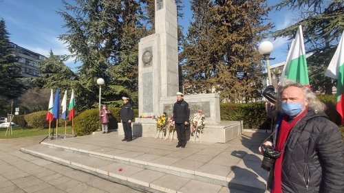 Бургас отбеляза 143 години от Освобождението си (Снимки) - E-Burgas.com
