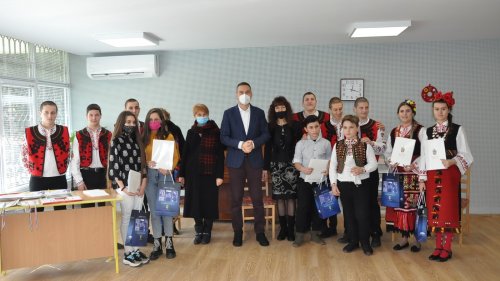 Кметът награди ученици от СУ„ Добри Чинтулов