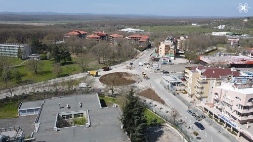 Приморско посреща летния сезон с ново кръгово кръстовище - E-Burgas.com