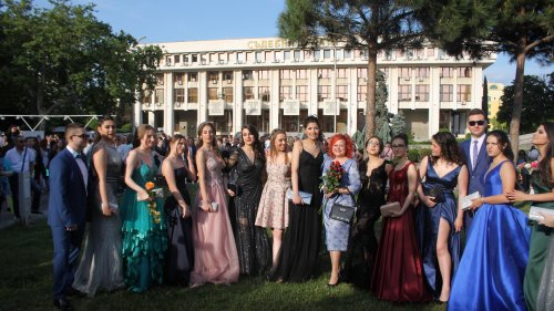Красота и блясък! Бургас изпрати красиви дами и стилни кавалери за бала (галерия)  - E-Burgas.com