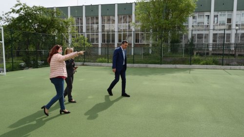 Продължава обновяването на спортните площадки в бургаските училища - E-Burgas.com