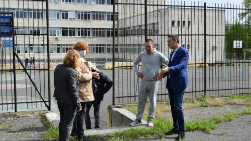 Продължава обновяването на спортните площадки в бургаските училища - E-Burgas.com