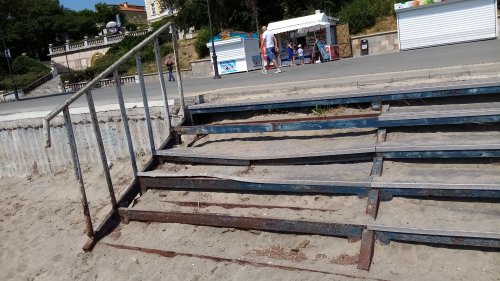 Съветник алармира за опасни стълби на Централния плаж  - E-Burgas.com