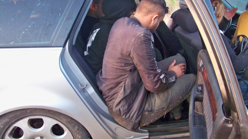 Заловиха 9 нелегални мигранти, „натъпкани” в кола, в Свиленградско (СНИМКИ) - E-Burgas.com