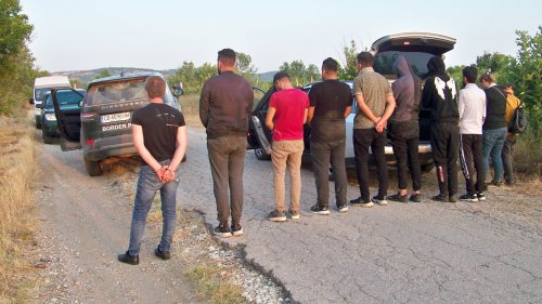 Заловиха 9 нелегални мигранти, „натъпкани” в кола, в Свиленградско (СНИМКИ) - E-Burgas.com