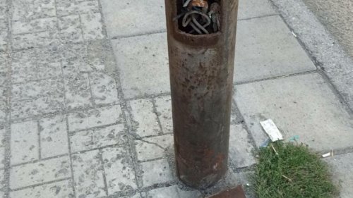 За пореден път умишлено повреждат улични стълбове в Бургас (Снимки) - E-Burgas.com