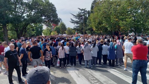 Жителите на Айтос излязоха на протест (СНИМКИ) - E-Burgas.com
