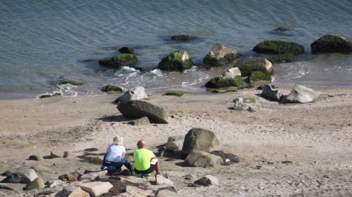 Лято в края на октомври: Бургазлии на плаж без нужда от сертификат (галерия)  - E-Burgas.com