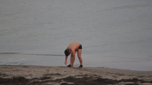 Лято в края на октомври: Бургазлии на плаж без нужда от сертификат (галерия)  - E-Burgas.com