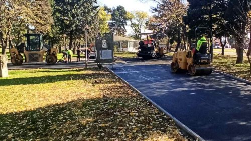 Започна ремонтът на големия парк в Каблешково (Снимки) - E-Burgas.com