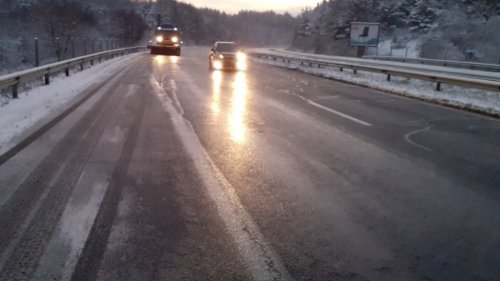 Сняг затрупа България, 860 машини обработват пътищата (снимки) - E-Burgas.com
