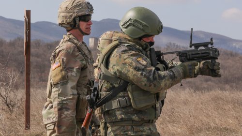 Български и американски войници тренират рамо до рамо в Ново село (снимки)  - E-Burgas.com