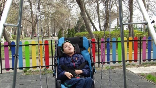 Специална люлка ще радва бургаските деца в инвалидни колички  - E-Burgas.com