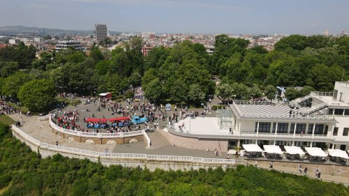 Бургас бие личния си рекорд за многолюдно шествие на 24 май (НА ЖИВО) - E-Burgas.com