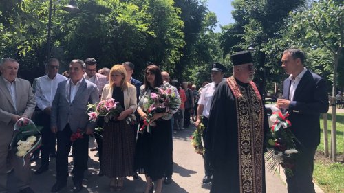 Бургас се поклони пред паметта на Христо Ботев (Снимки) - E-Burgas.com