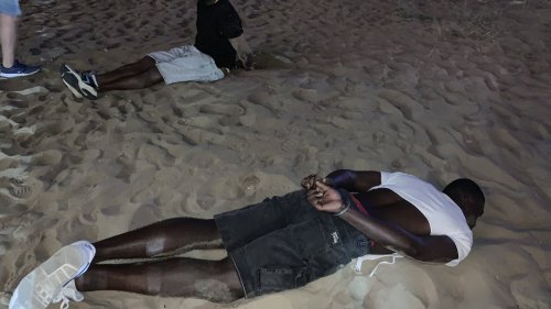 Полицията натръшка африкански викачи в Слънчев бряг, пласирали наркотици от тайник на плажа (снимки) - E-Burgas.com