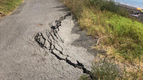 Общината бие тревога: Алеята към Сарафово продължава да пропада, МРРБ не взима мерки  - E-Burgas.com