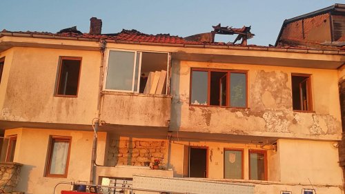 Пожарни от Несебър и Поморие се бореха с пламъци, застрашаващи сгради на ЮНЕСКО - E-Burgas.com