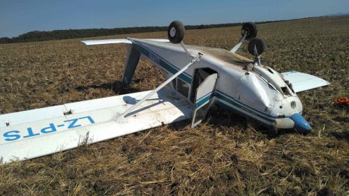 Малък самолет се приземи аварийно по таван край Крушевец (снимки) - E-Burgas.com