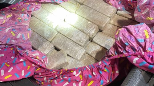 Откриха над 100 кг хероин в автомобил с малолетни деца (Видео) - E-Burgas.com