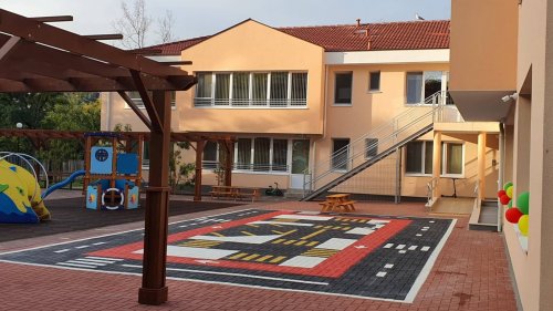 Бургаска детска градина вече си има площадка по безопасност на движението (Снимки) - E-Burgas.com