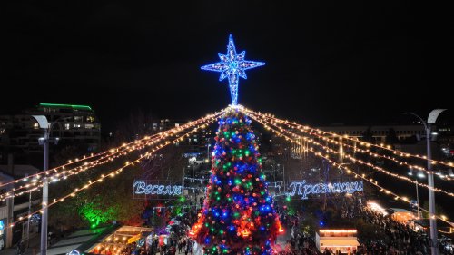 Най-красивата елха светна в Бургас (Снимки) - E-Burgas.com