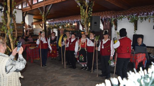 Съюзът на бургаските пенсионери изпраща с празник 2022 (Снимки) - E-Burgas.com