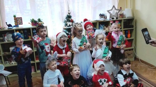 Дядо Коледа посети бургаските украинчета (Снимки) - E-Burgas.com