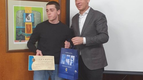 Наградиха бургаските ученици, чиито проект бе отличен от БАН (Снимки) - E-Burgas.com