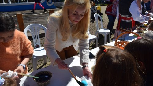 Великденска багрилница на открито донесе цветно настроение в Бургас - E-Burgas.com