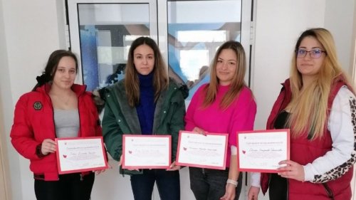 Абитуриенти от Гимназията по туризъм в Бургас станаха кръводарители за първи път  - E-Burgas.com