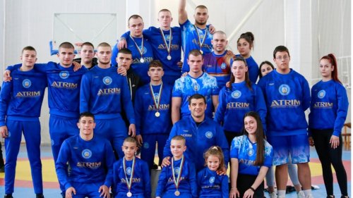 Титли, медали и купи за бургаската борба, всички призьори са ученици в Спортното училище - E-Burgas.com