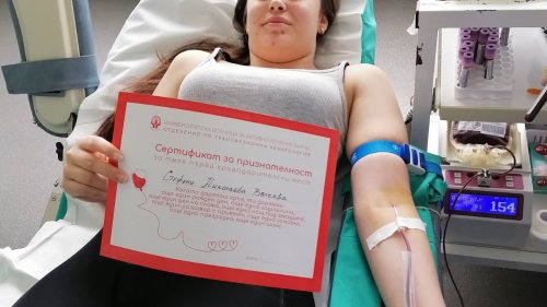 Абитуриенти от Гимназията по туризъм в Бургас станаха кръводарители за първи път  - E-Burgas.com