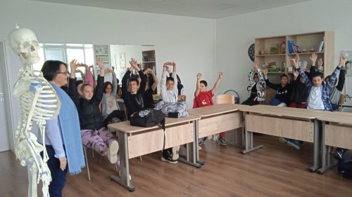 Бургаски ученици се учиха на сърдечен масаж и правилна стойка в Университет „Проф. Д-р Асен Златаров” - E-Burgas.com