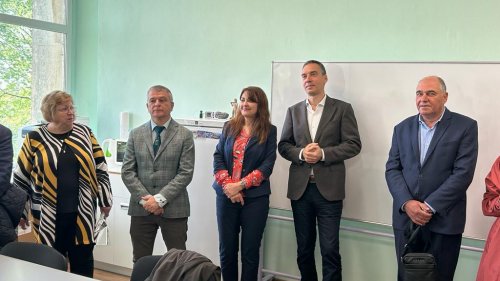 Кмета поздрави преподаватели и студенти от Университет „Проф. д-р Асен Златаров“ за Деня на химика  - E-Burgas.com