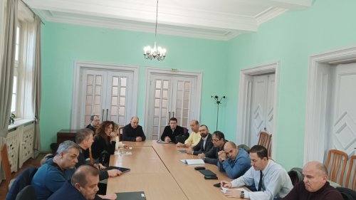 В опит за решаване на 20-годишен спор за преминаване през имот областният управител Пламен Янев събра заинтересованите лица по казуса - E-Burgas.com