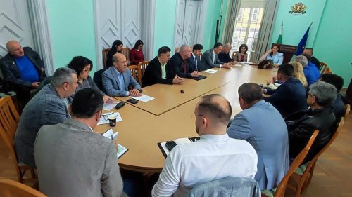 На среща с областния управител кметовете споделиха проблеми и готовност за предстоящия летен сезон - E-Burgas.com