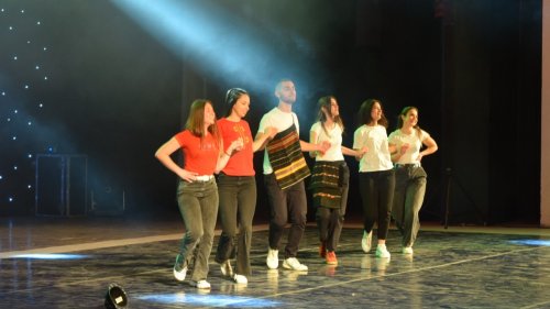 Випуск 2024 на ППМГ отпразнува завършването си с интересен спектакъл в Летния театър - E-Burgas.com