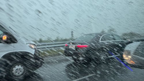 Катастрофа край Бургас: два Mercedes-а и микробус във верижен сблъсък, движението е затруднено - E-Burgas.com