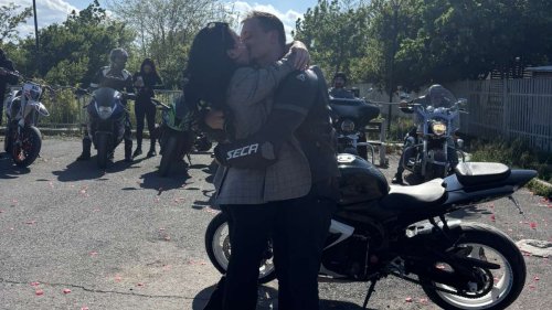Под слънцето на любовта: Марин предложи брак на Деница на брега в Сарафово - E-Burgas.com