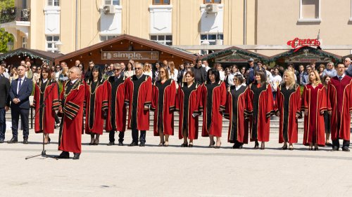 Тържествено осветиха знамето на Първия студентски гвардейски отряд към Бургаския държавен университет - E-Burgas.com
