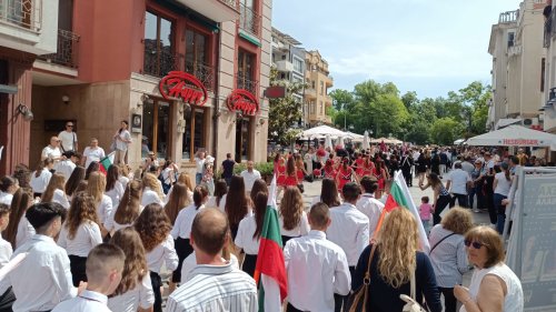 Бургас отбеляза 24 май с най-мащабното шествие в страната - E-Burgas.com